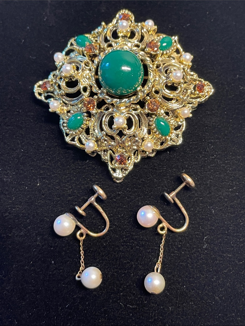 Gold-Tone Filigree Brooch with Green Cabochon and Pearls